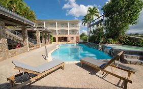 Lazy Parrot Inn